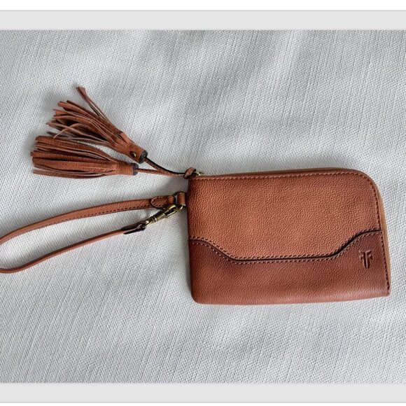 Frye Paige Tassel Cognac Leather Wristlet Clutch Wallet Gold Hardware Zip Bag - Picture 3 of 9